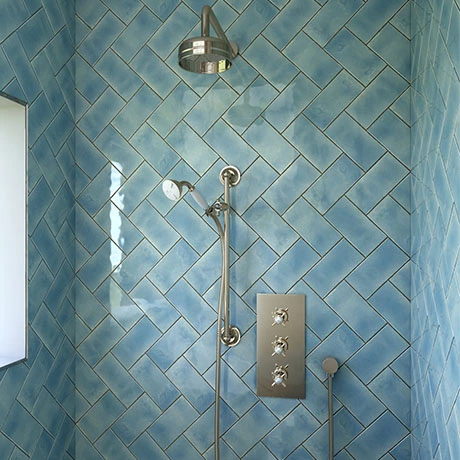 Heritage Bathrooms Heritage Dawlish Concealed Valve With 6" Fixed Head & Adjustable Riser - Vintage Gold - SDCDUAL06 1 Heritage Bathrooms Heritage Dawlish Concealed Valve With 6" Fixed Head & Adjustable Riser - Vintage Gold - SDCDUAL06